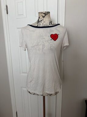American Eagle Soft & Sexy graphic tee White Tee Red Heart Patch Sz M
